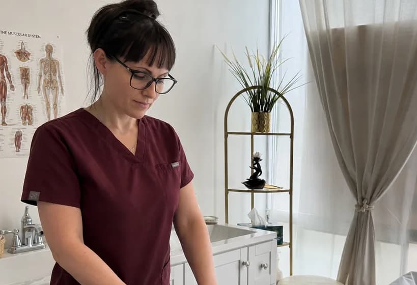 Hands-on assessment of a patient’s upper back